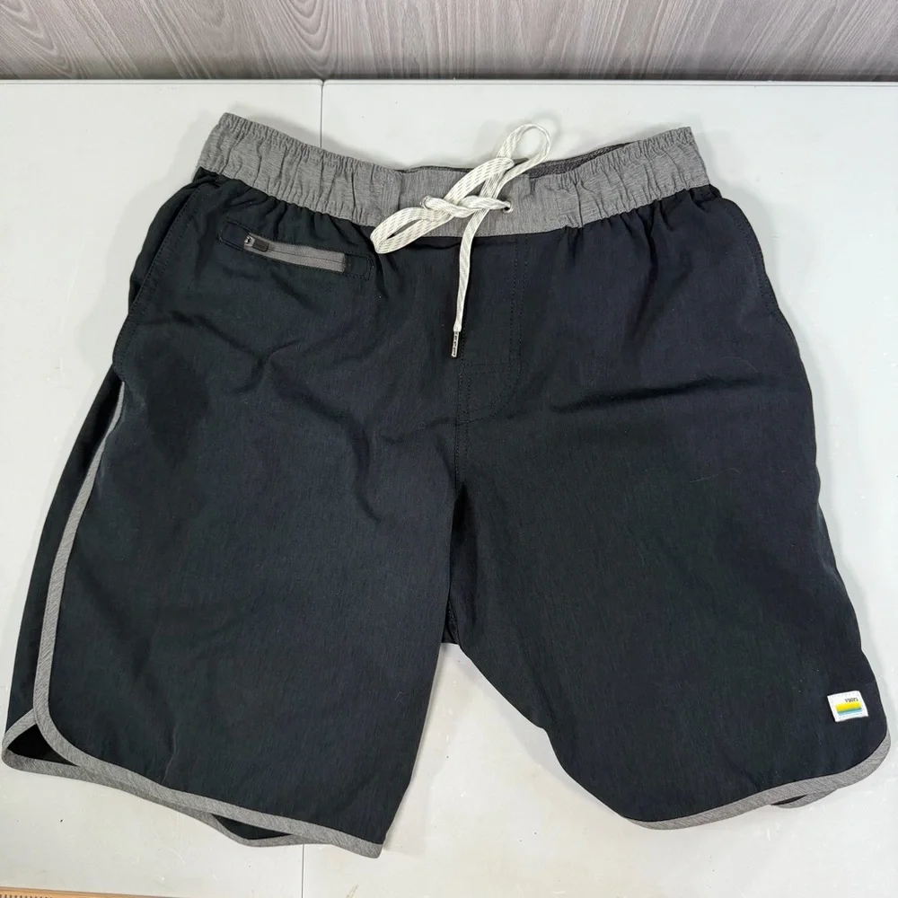 Vuori Banks Shorts Mens Small Black Grey Hybrid Board Swim Shorts Resort‎ Wear